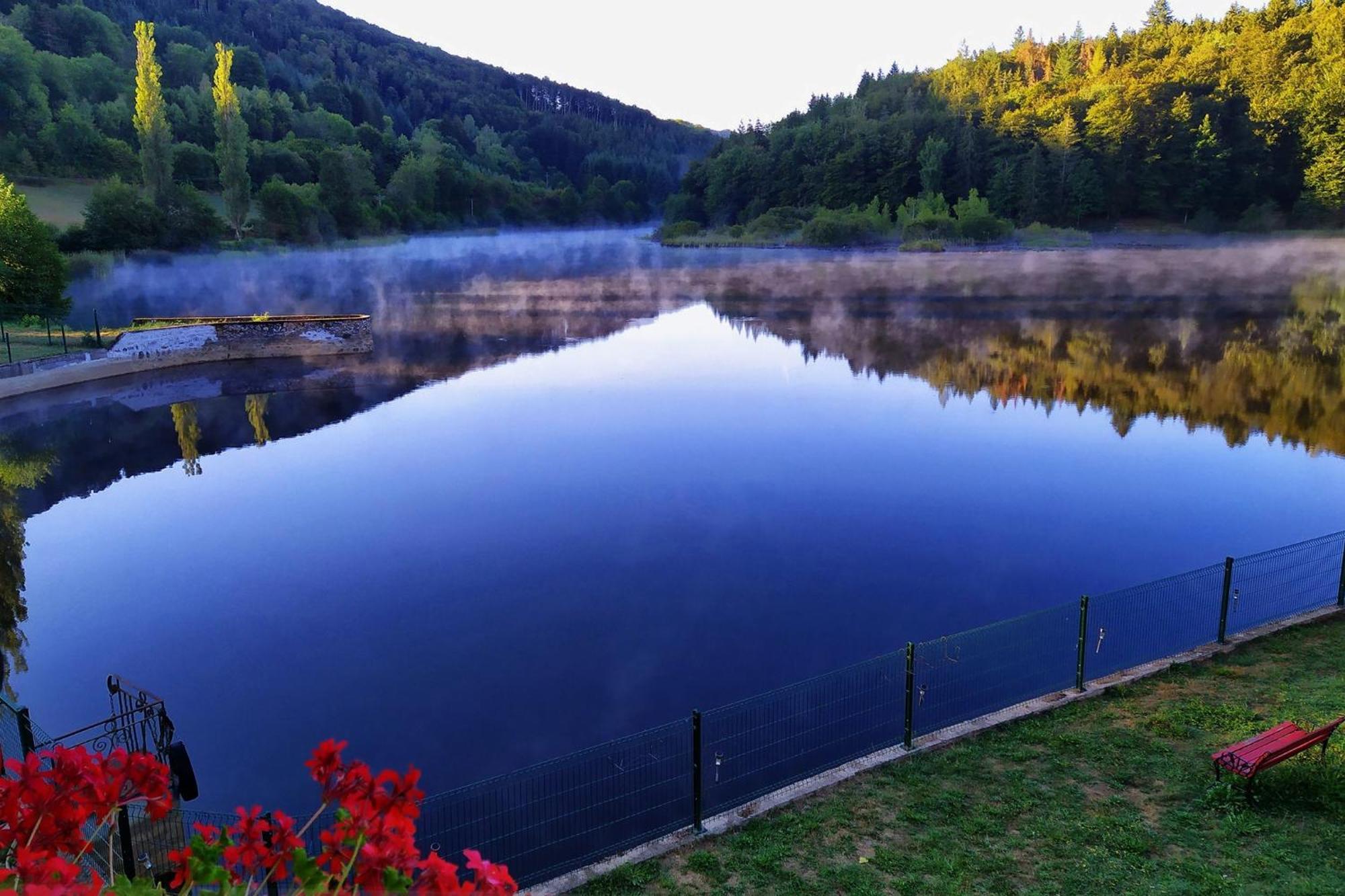 Le Lac Des Moines Condat  المظهر الخارجي الصورة